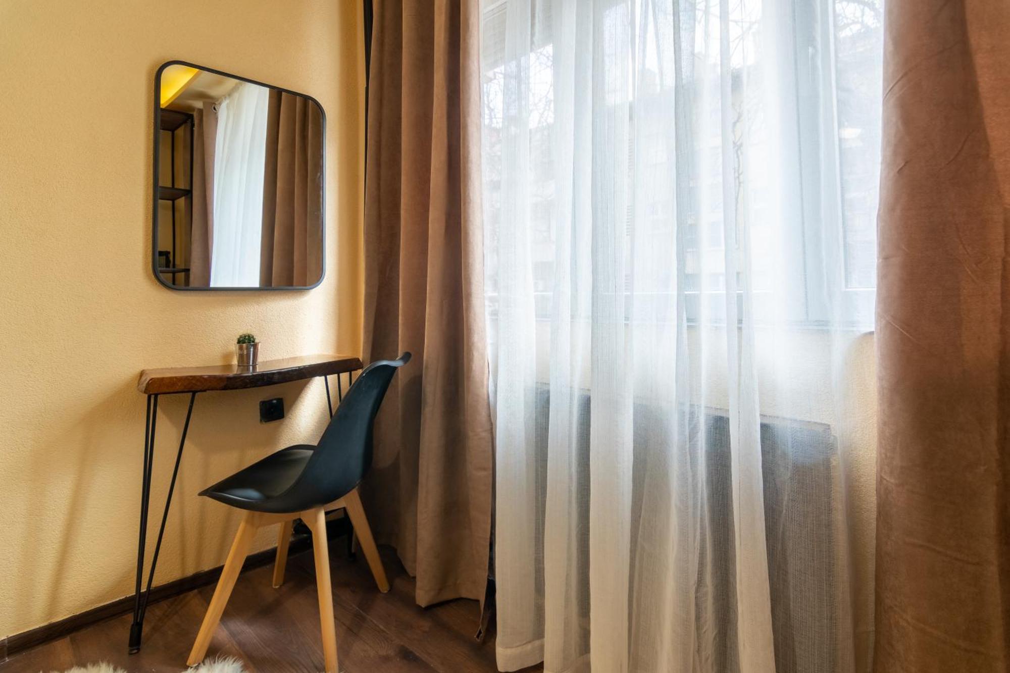 • Skopje Downtown ǀ 2 Bedrooms ǀ Parking • Exterior foto