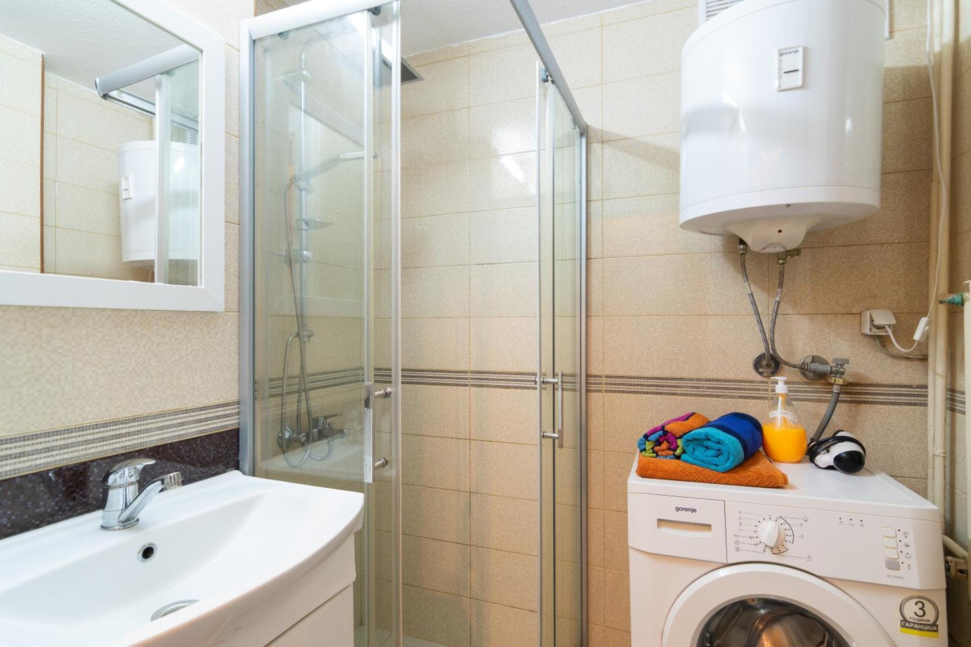 • Skopje Downtown ǀ 2 Bedrooms ǀ Parking • Exterior foto